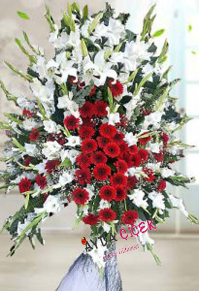Kırmızı Gerbera ve Lilyumlarla Hazırlanmış Ferforje