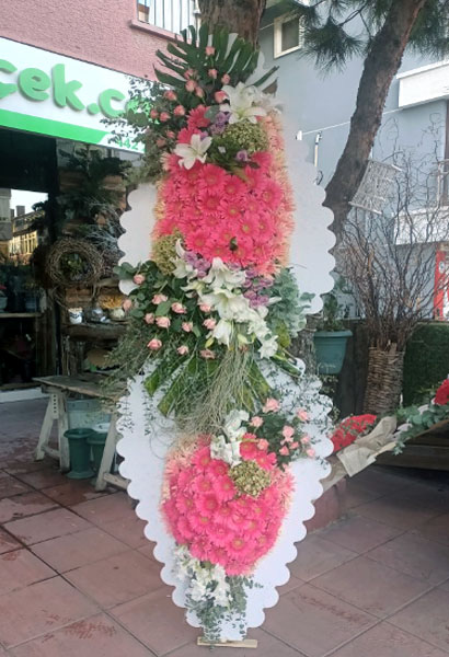 Özel Hazırlanmış Gösterişli Ayaklı Sepet
